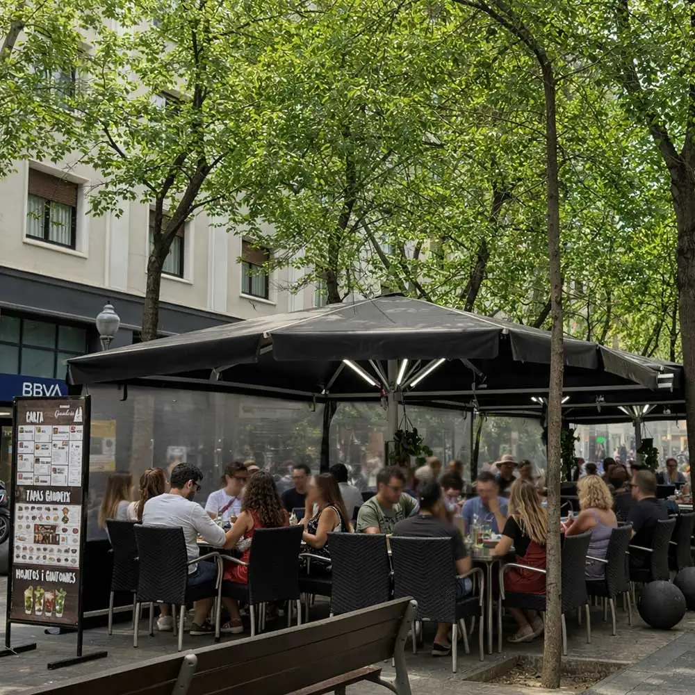 사그라다 파밀리아 옆 보행자 전용 가우디 거리에 있는 Restaurante Gaudeix의 테라스